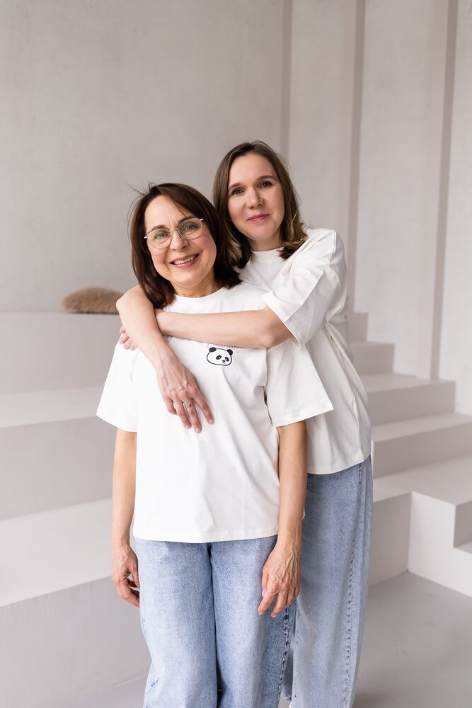 Olena and Olena, the founders of Sonechko