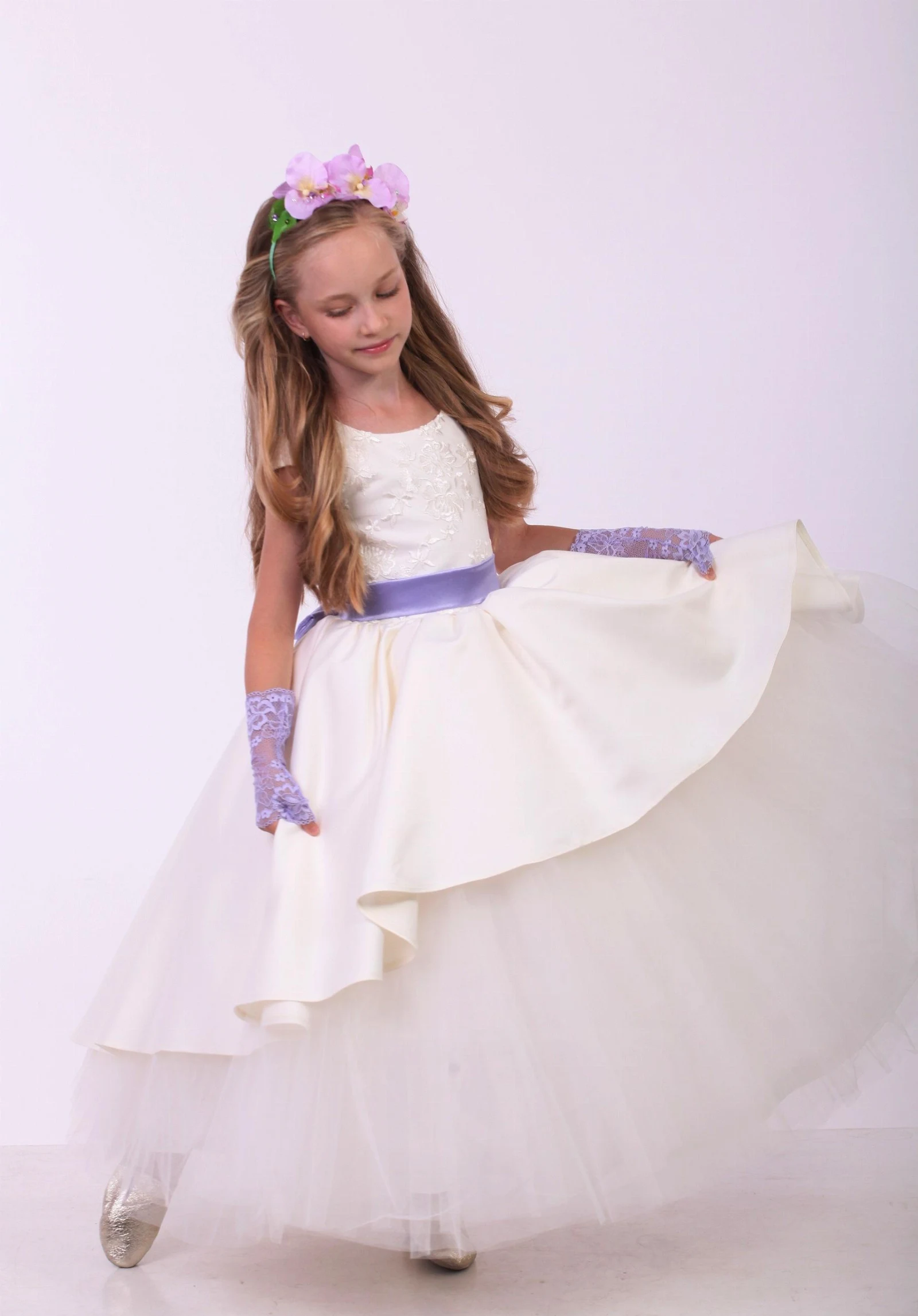 Elegant dress for the girl Pionia Fatin Ivory