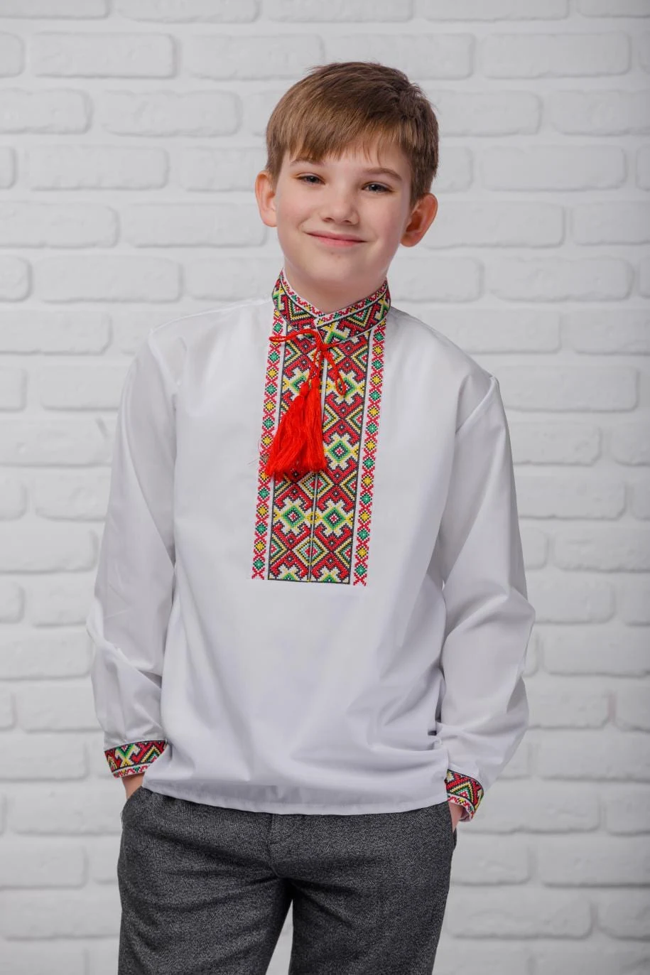 Вишиванка травня червоний