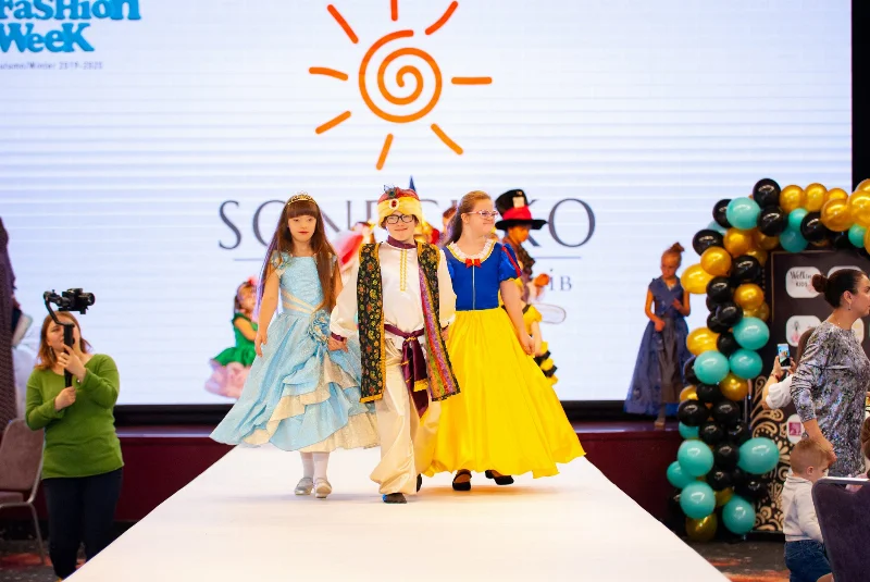 Наші маленькі СОНЕЧКІ☀️ На подіуму UKRAINIAN KID'S FASHION WEEK в Яскрава казкових костюмах від Українського бренду «СОНЕЧКО»