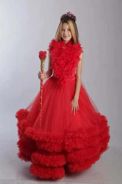 Red Queen Carnival Costume 2