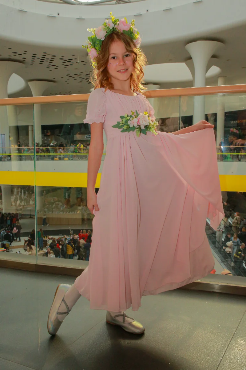 Carnival costume Spring pink powder from Sonechko with handmade wreath