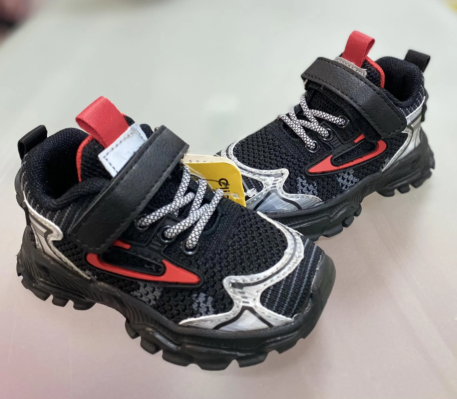 Кросівки E-107 black-red