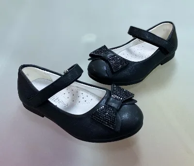 D109 Black Shoes