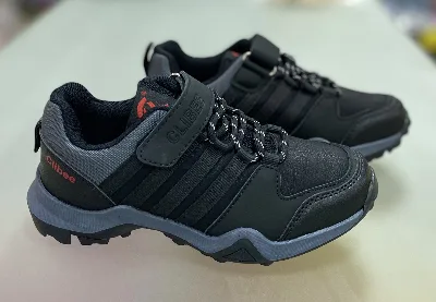 Black and red sneakers EC205