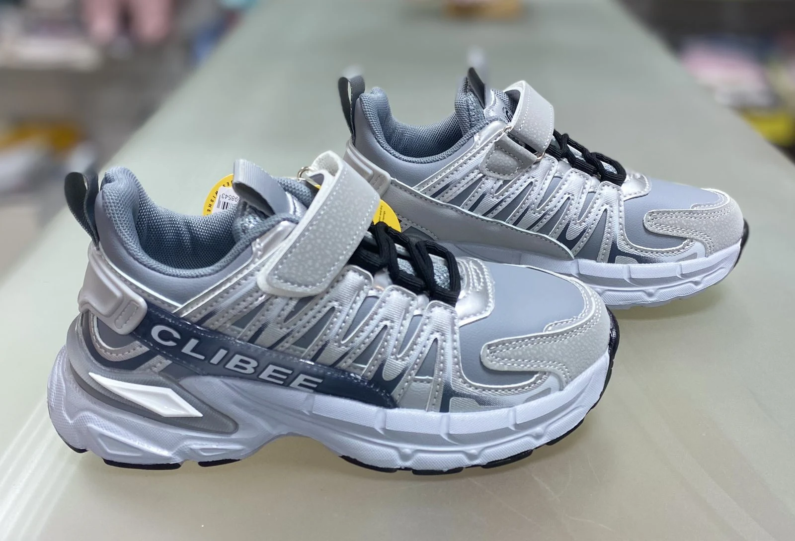 Кросівки срібло LC925