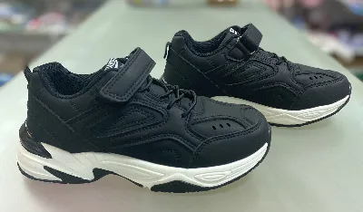 LC817 Black Sneakers