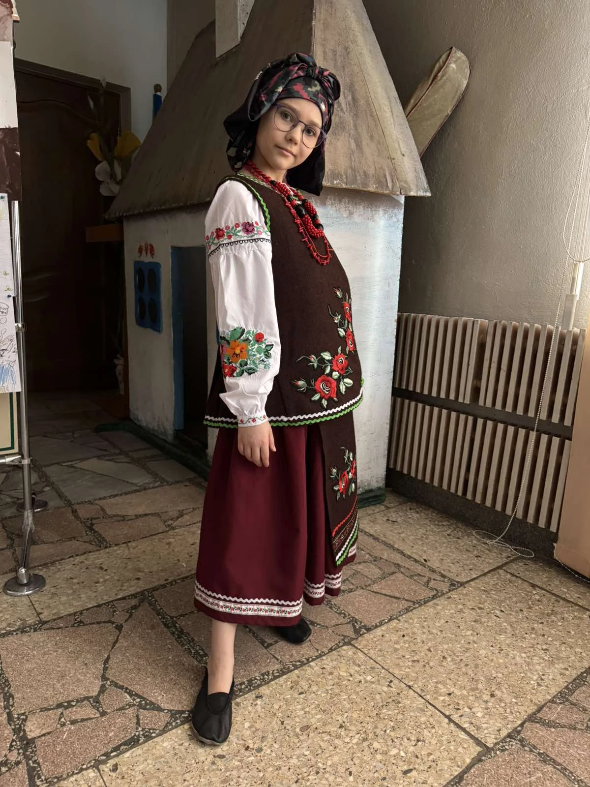 Українка Анна, український національний костюм