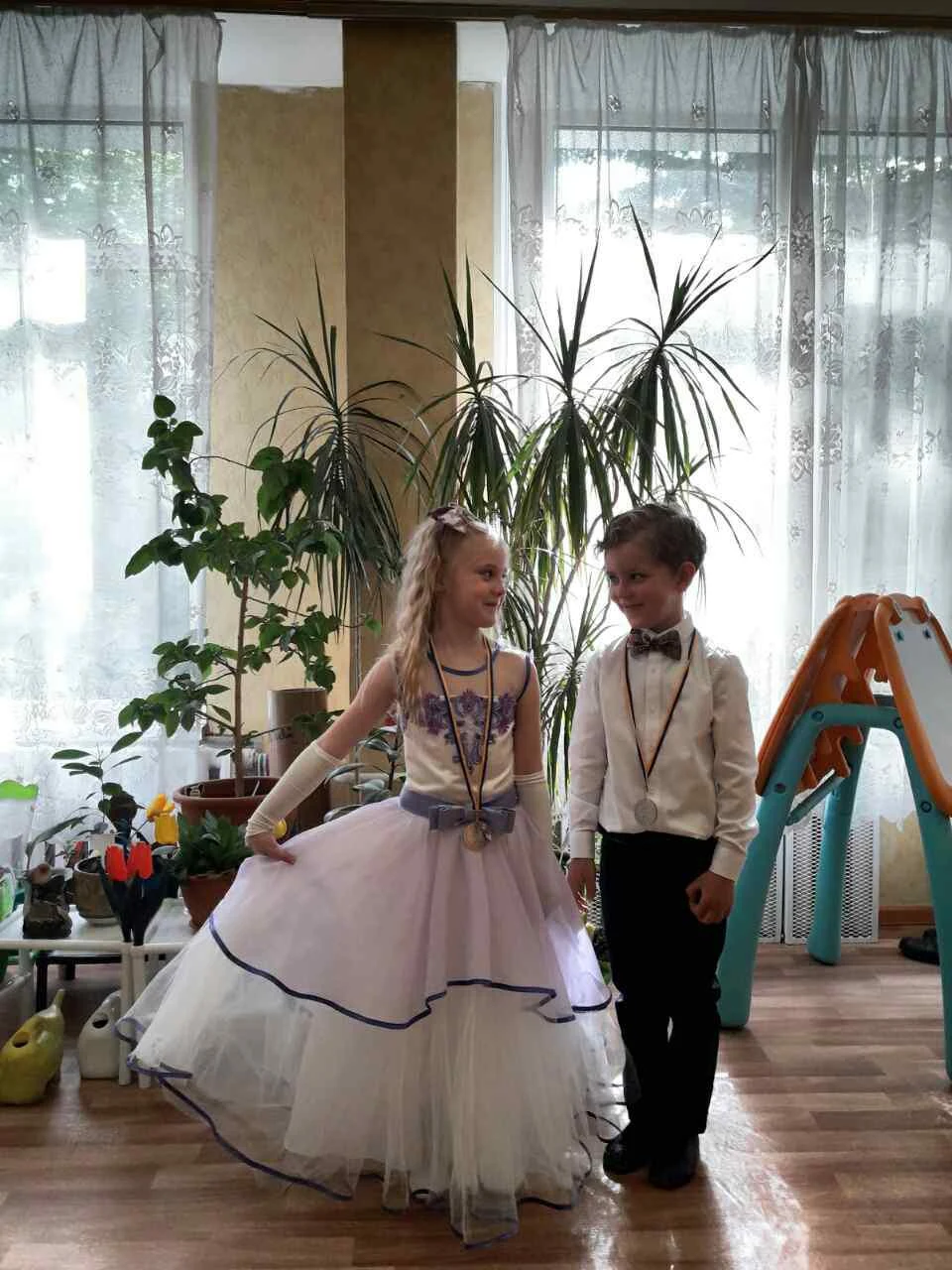 Святкове плаття для дівчинки 7708