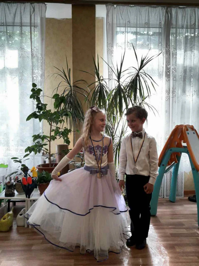 Святкове плаття для дівчинки 7708