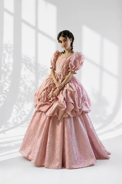 Dress brocade queen powder